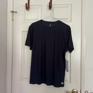 Men’s Large Vuori T Shirt
